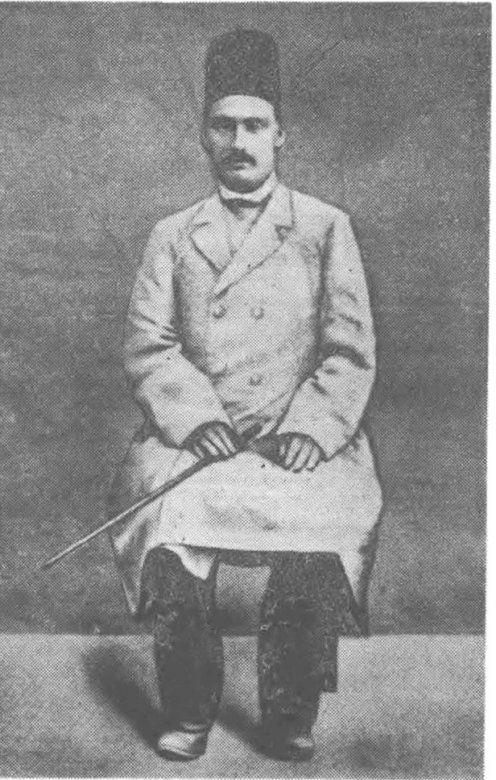 Mirzə Sadıq xan Fərahani kimdir?