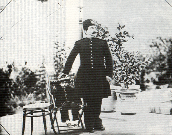 Məsud mirzə Zillisultan: zalım və zabitə timsalında