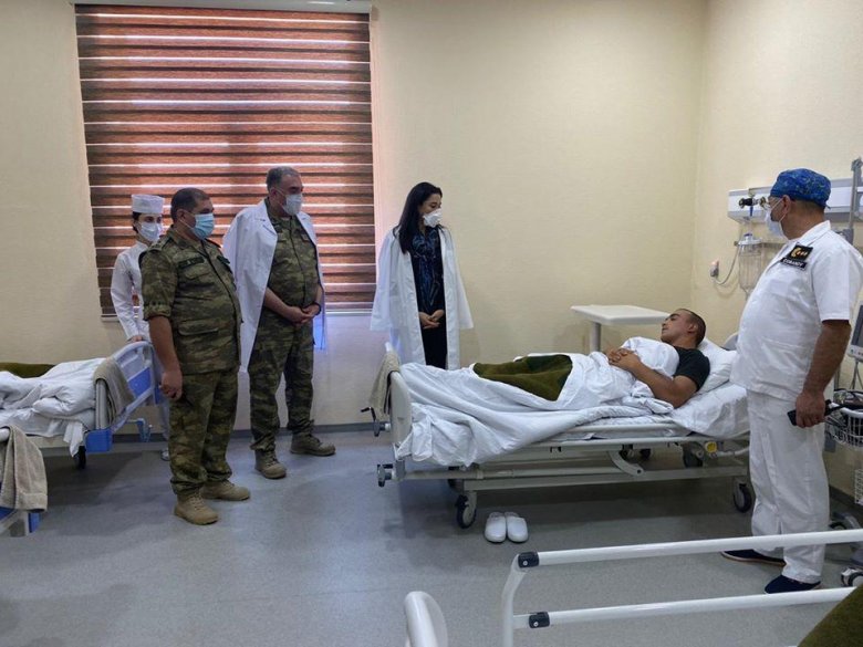 Ombudsman yaralı hərbçilərə baş çəkdi Ombudsman yaralı hərbçilərə baş çəkdi