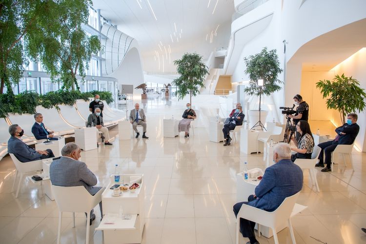 Prezidentin köməkçisi bir sıra ziyalı və ictimai xadimlərlə görüşdü, müzakirə aparıldı - Fotolar Prezidentin köməkçisi bir sıra ziyalı və ictimai xadimlərlə görüşdü, müzakirə aparıldı - Fotolar