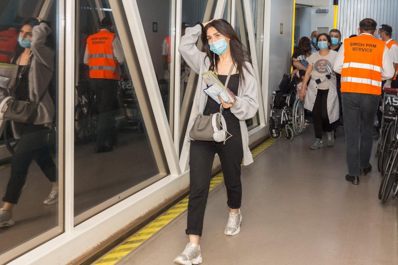 201 soydaşımız Moskvadan Bakıya gətirilib 201 soydaşımız Moskvadan Bakıya gətirilib