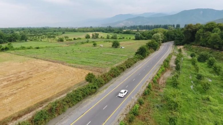 İlham Əliyev yeni yolun açılışında iştirak edib, "Bal meyvə” bağçılıq təsərrüfatına baxış keçirib