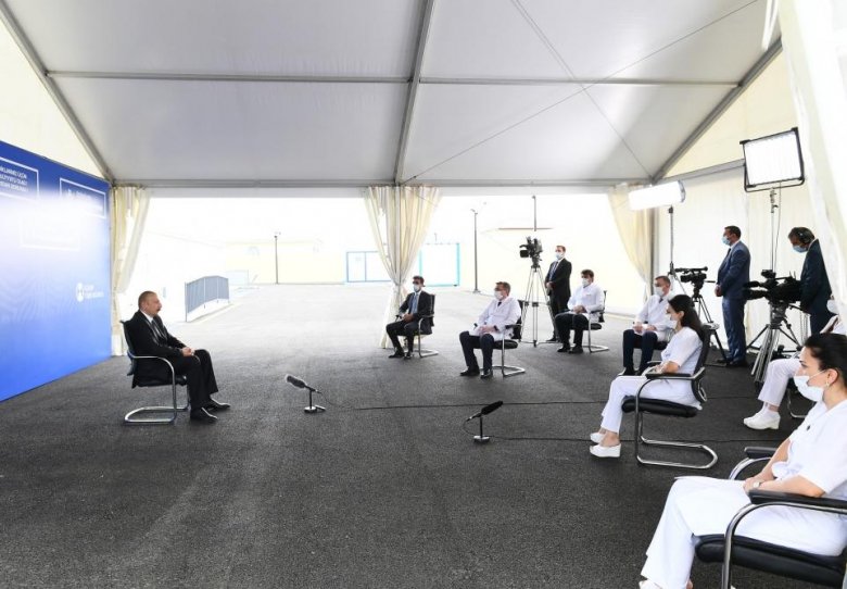 Prezident İlham Əliyev Şəkidə modul tipli xəstəxanada yaradılan şəraitlə tanış olub Prezident İlham Əliyev Şəkidə modul tipli xəstəxanada yaradılan şəraitlə tanış olub