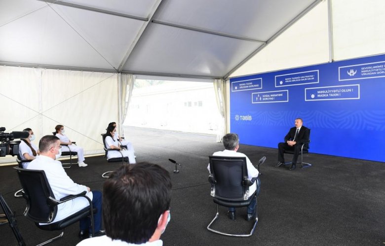 Prezident İlham Əliyev Şəkidə modul tipli xəstəxanada yaradılan şəraitlə tanış olub Prezident İlham Əliyev Şəkidə modul tipli xəstəxanada yaradılan şəraitlə tanış olub