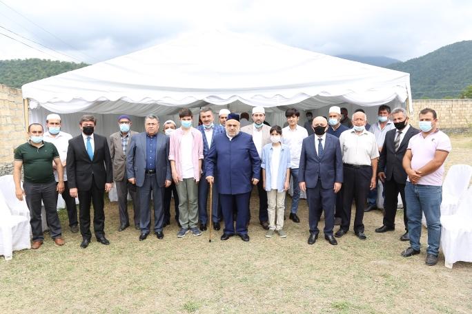 Allahşükür Paşazadə Polad Həşimovun övladları ilə görüşüb Allahşükür Paşazadə Polad Həşimovun övladları ilə görüşüb