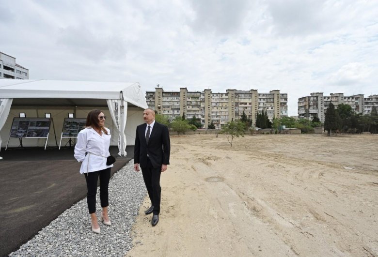Prezident və xanımı meşə tipli yeni parkda görüləcək işlərlə tanış olublar Prezident və xanımı meşə tipli yeni parkda görüləcək işlərlə tanış olublar