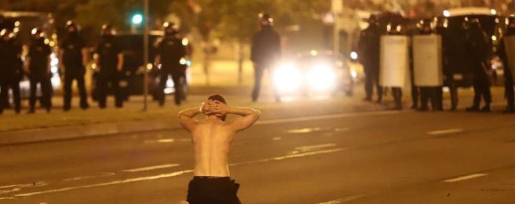 Belarusda etirazçılarla polislər arasında qarşıdurma baş verib
