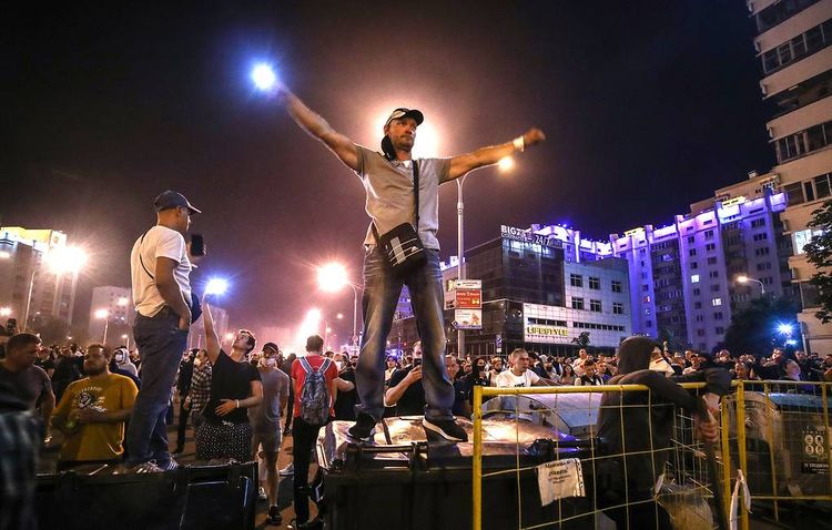 Belarusda etirazçılarla polislər arasında qarşıdurma baş verib
