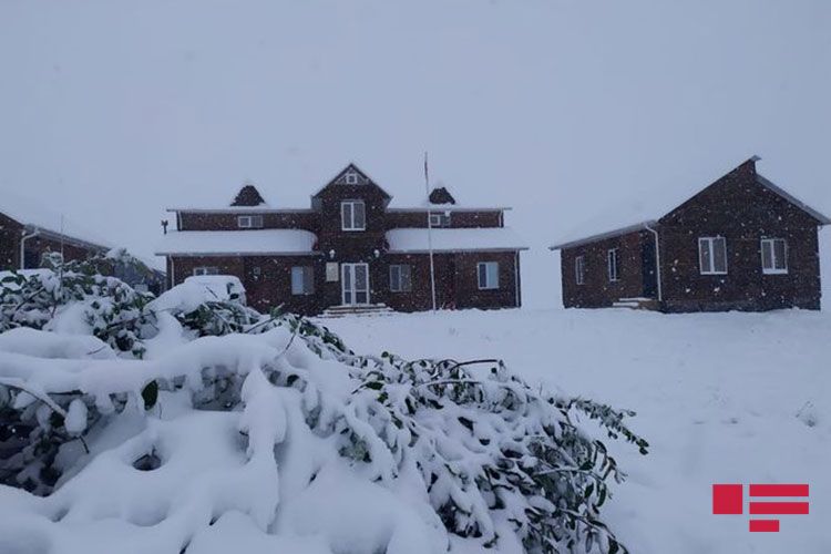 Azərbaycanın dağlıq ərazilərinə qar yağıb Azərbaycanın dağlıq ərazilərinə qar yağıb