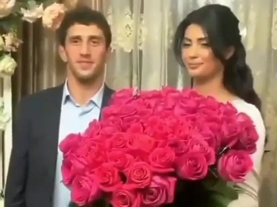 İdmançı gəlin haqqında həqiqəti öyrəndikdən sonra onu toydan qovub - Video İdmançı gəlin haqqında həqiqəti öyrəndikdən sonra onu toydan qovub - Video