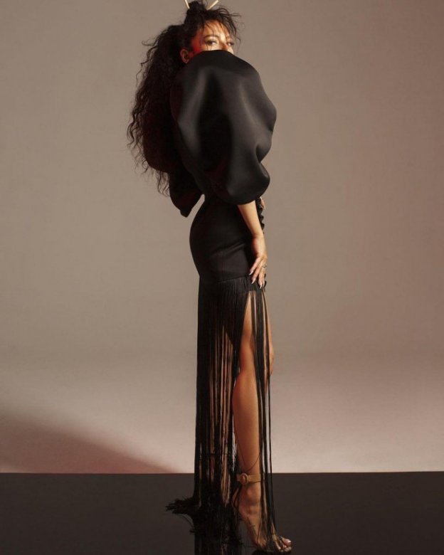 Müğənni üç fərqli obrazda – Fotosessiya Müğənni üç fərqli obrazda – Fotosessiya