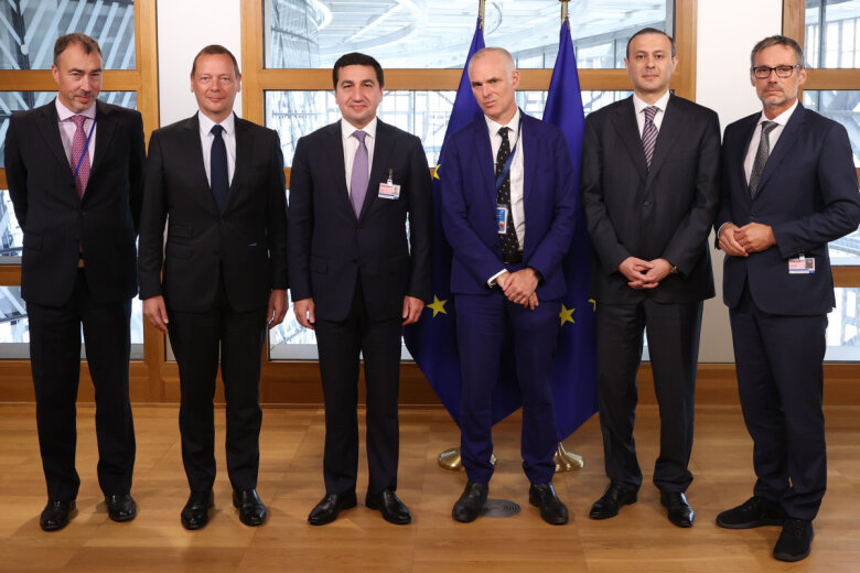 Hikmət Hacıyev Armen Qriqoryanla görüşüb