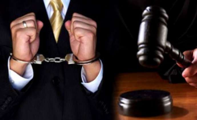 Keçmiş bank sədri məhkəmə zalında həbs edilib