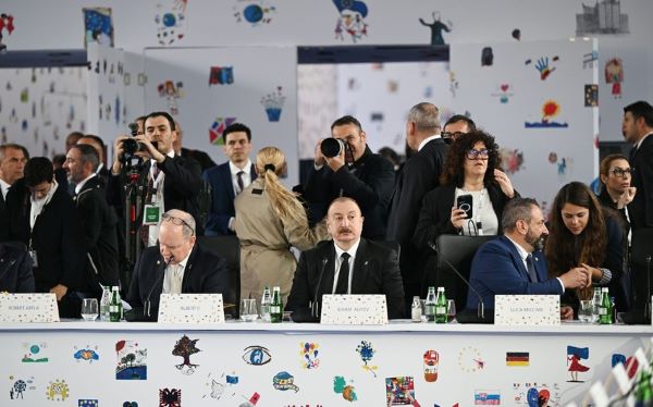 İlham Əliyev Albaniyada Zirvə toplantısında - Yenilənib