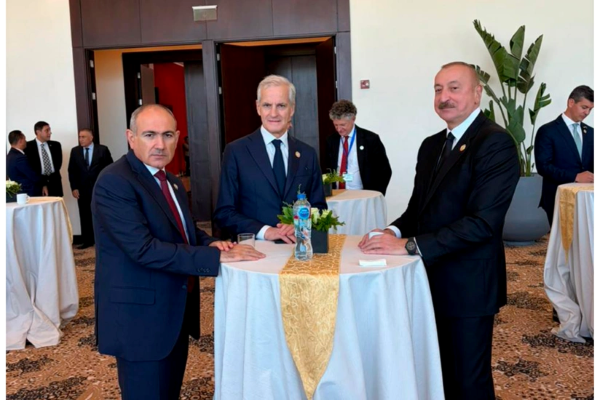 İlham Əliyev Misirdə Nikol Paşinyanla görüşüb