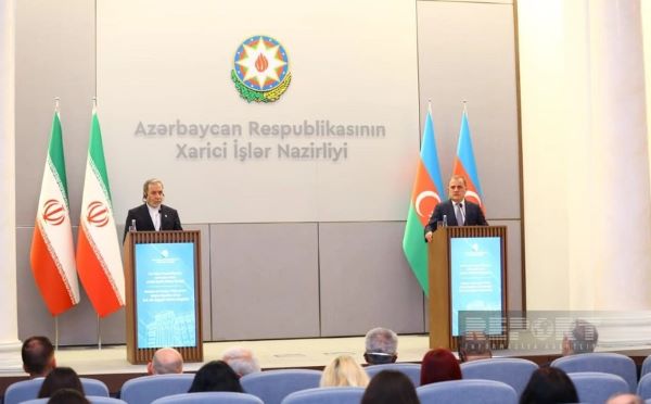 Azərbaycan və İran XİN başçıları brifinqdə: "İlham Əliyevi İranda səbrsizliklə gözləyirik"