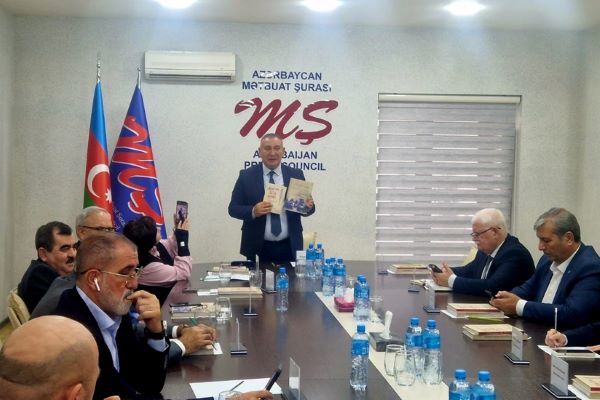 Dil Komissiyasının tərkibinə yeni üzvlər daxil edilib